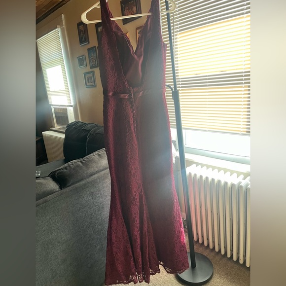 Mori Lee/Madeline Gardner bridesmaid dress in maroon/burgundy/Bordeaux size 6 - Picture 2 of 6